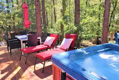 Image de Four Seasons Getaway-Private Spa-Walk to Village and Pineknot Trailhead-King Bed