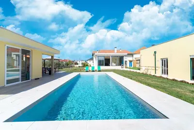 Image de Maison Ă Netos avec piscine et sauna
