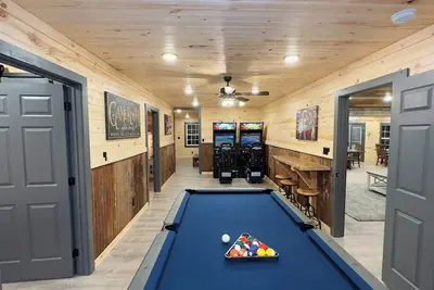 Image de Poolside at Autumn Woods: Indoor pool, Theater, and Arcade!