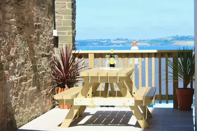 Image de The Quaker Hall - Private deck with amazing bay views