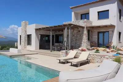 Image de Luxury villa with pool above the picturesque Finikounda Bay, Peloponnese