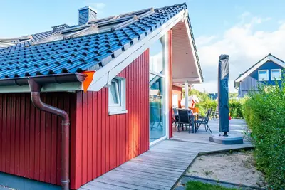 Image de Luxus Schwedenhaus fĂĽr 6 Personen in Toller Lage Inkl. Fasssauna und Whirlpool