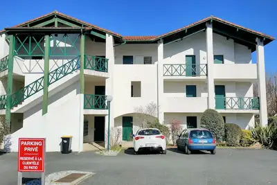 Image de Studio en Rdc avec jardinet  au centre de Cambo les bains.