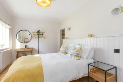 Image de Modern home w/heated pool - 2 minutes from private beach!