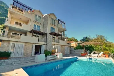 Image de Comfort One-Bedroom with a Pool and Sea View
