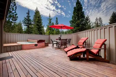 Image de Lovely 80's Mod home, High End Appliances, Primary with En Suite, Private Hot Tub -Rocky Mountain 4