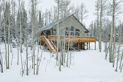 Image de Bears Den Cabin near Navajo & Giant Steps Ski Slopes, fireplace & Hot Tub