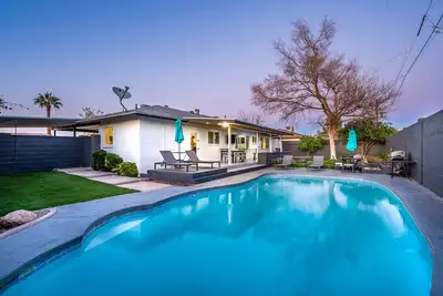 Image de Cambridge by Porter | Modern Home w/Heated Pool Near El Dorado Park in Scottsdale