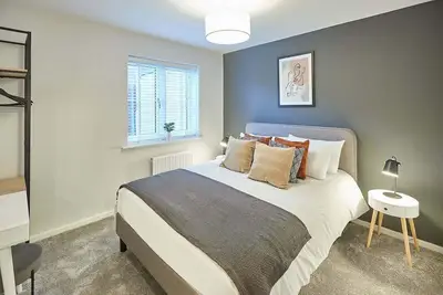 Image de Curlew House, with parking and Abbey views!