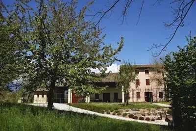 Image de Beautiful apartment surrounded by greenery a stone's throw from the mountains
