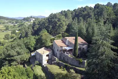 Image de 350 year old sandstone house with beautiful view of the valley and inner courtyard + terrace
