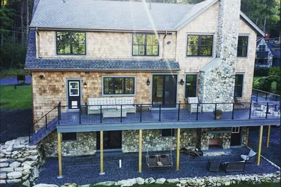 Image de Candlewood Lake Front with Dock, Chef's Kitchen. Sleeps 12\n