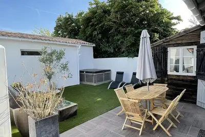 Image de Maison de vacances 3 étoiles La Belle Adorée à 2 pas de la plage.