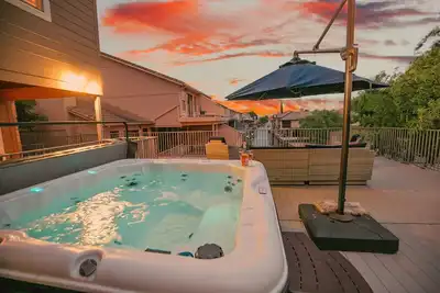 Image de Luxury on Lake Lbj-Sleeps 14 | Firepit | Boat Slip