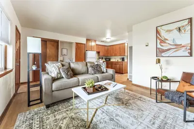 Convenient Location-Private entrance 1 bedroom apartment in Riverview!