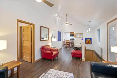 Image de Beautiful, Historic, Downtown Home - 1/2 block from Iditarod