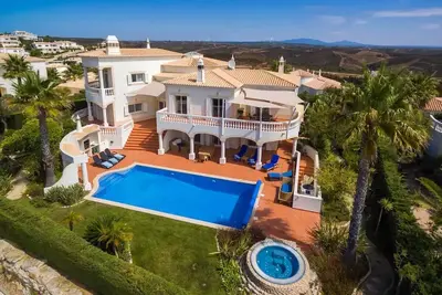 Image de Golf-Villa mit Pool und fantastischem Ausblick