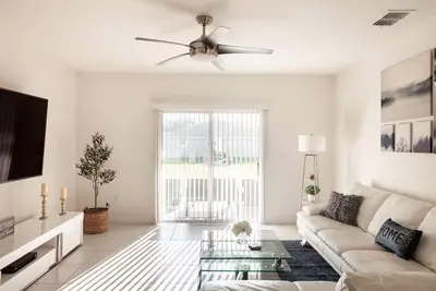 Image de Modern 4 Bdr Home near Tradition Town Center