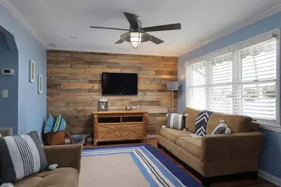 Image de Island Time- beautifully renovated bay view home