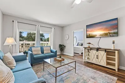Image de Shore Beats Work - 2br/2ba 1st Floor!