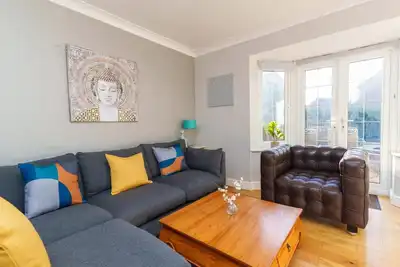 Image de 5 Bed-d'exception-Maison-Salle de bain privée séparée-Vue sur Jardin
