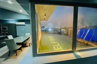 Image de Penthouse Suite with private rooftop infn pool & Stunning cinema room