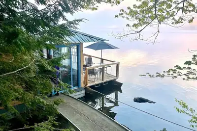 Image de Floating Island Cabin Private Pet-Friendly Retreat