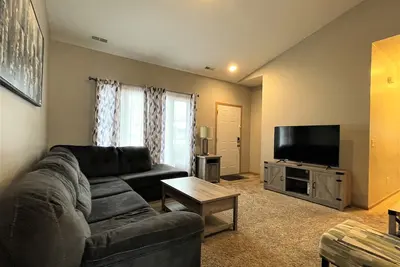 Image de 3 bedroom Ranch w\/ Ev Plug. Blocks From Isu