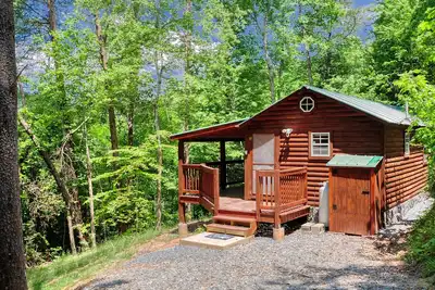 Tiny Cabin-Hot Tub, private, quiet side of the Smokies