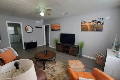 Image de 2 bedroom Coastal bungalow minutes from St Simons