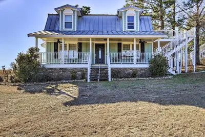 Image de Junction City Home: Large Yard & Deck!