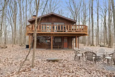 Image de Pocono Chalet| Hot tub | Sauna | Lake Access