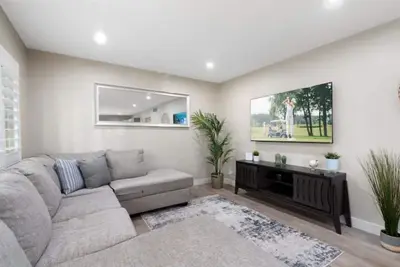 Image de Luxurious Condo in Old Town
