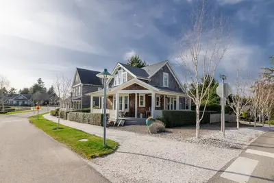 Image de *New* A House By The Sea has a private hot tub and fire pit!