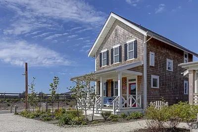 Image de Seabrook's Saved by the Beach, a cozy, dog-friendly home!