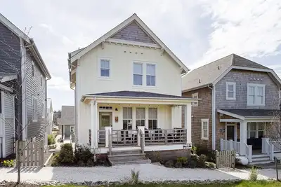 Image de Seabrook's CaberNeigh Getaway, a 3-story home in South Farm!