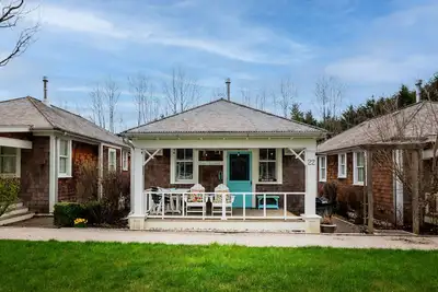Image de Seabrook's Cape Escape a cozy 2-bedroom home with a covered porch!