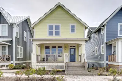 Image de Seabrook's Cascadia, a charming 4-bedroom home in the Farm District!