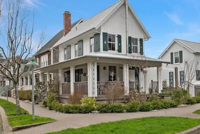 Image de Seabrook's Cedarbrook Cottage: Hot Tub & Dog Friendly!
