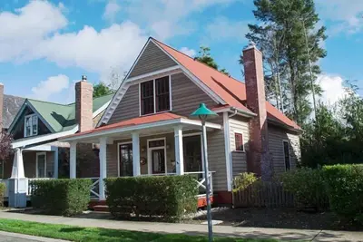 Image de Seabrook's Clamdigger Cottage: Dog Friendly, Hot Tub!