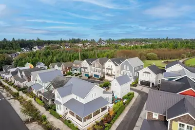 Image de Seabrook's Coastal Retreat, a 3-bedroom home with a wrap-around porch!