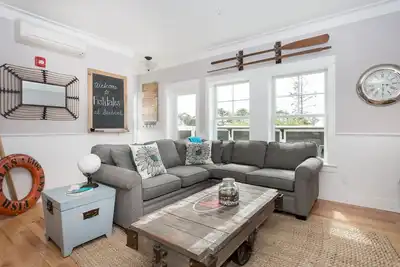 Image de Seabrook's Fish Tales is a truly amazing townhome with spectacular views!