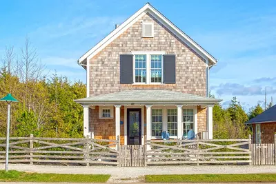 Image de Seabrook's Flight of Fancy is the perfect 3-bedroom beach escape for families!