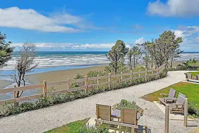Image de Seabrook's Heart and Sol: Oceanfront, Dog Friendly!