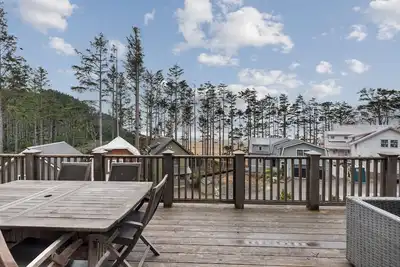 Image de *New* Seabrook's Hidden Coast Hideaway, an oceanfront home!