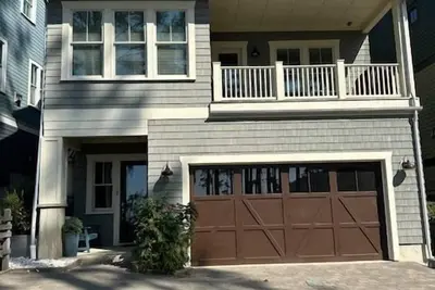 Image de *New* Into the Mystic: Oceanfront, Hot Tub, Dog Friendly!