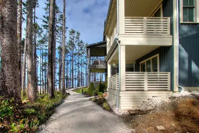 Image de *New* Latitude Adjustment: Oceanview, Hot Tub, Dog Friendly!