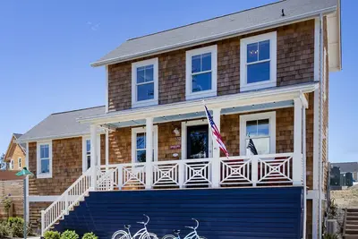 Image de Seabrook's Let's Run Away, ideally situated next to Town Center!
