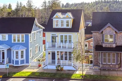 Image de Seabrook's Madison House, ideally located near Town Center!