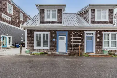 Image de Seabrook's Mary Frances, a 2-bedroom townhome close to Town Center!